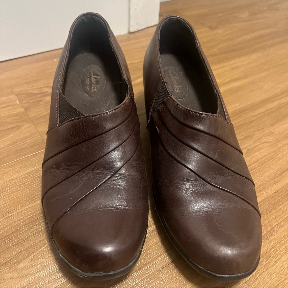 Clark’s brown leather clog booties size 9.5